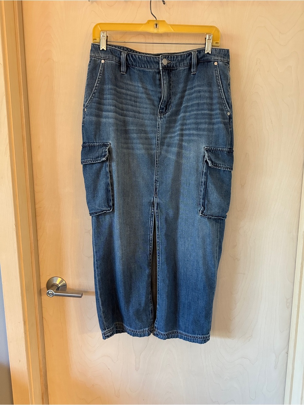 Liverpool Los Angeles  Denim Cargo Midi Skirt in Faded Blue size 6 Front slit